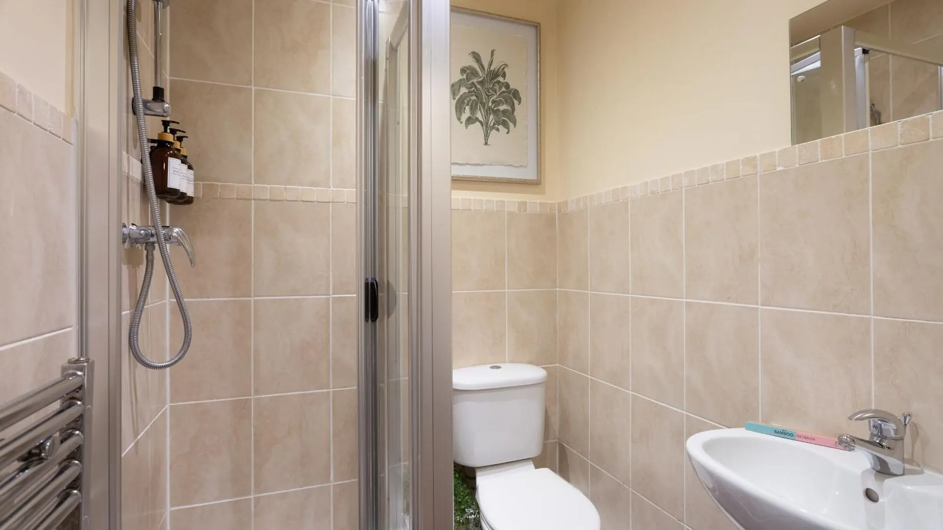 Bootham Court Grade II Duplex Apartment With Free Parking & Wi-Fi - Sleeps 2-6 People York