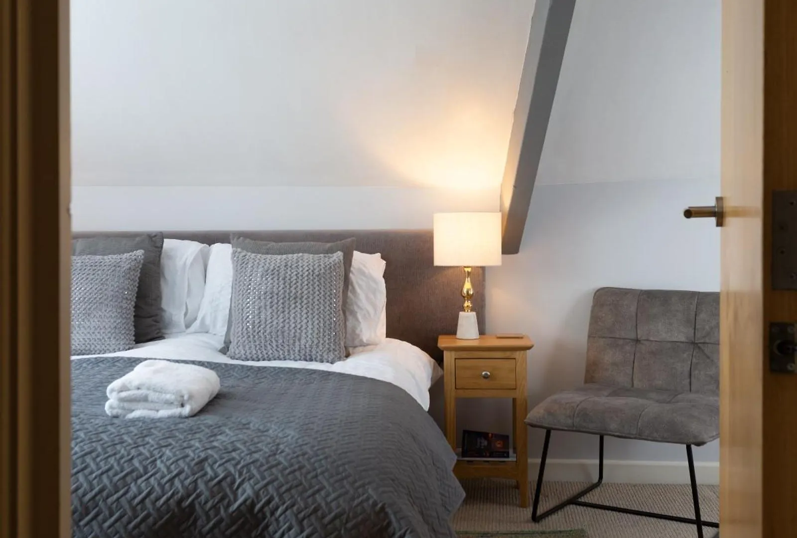 Bootham Court Grade II Duplex Apartment With Free Parking & Wi-Fi - Sleeps 2-6 People York