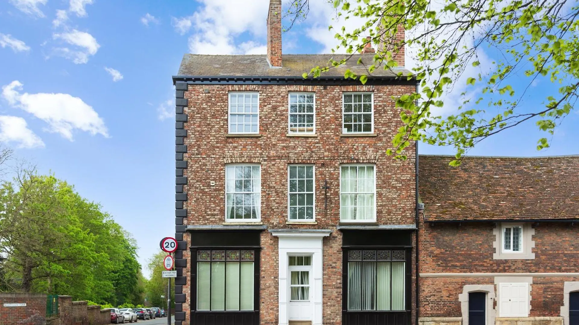 Bootham Court Grade II Duplex Apartment With Free Parking & Wi-Fi - Sleeps 2-6 People York